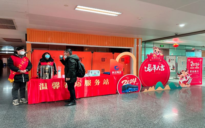 平靜的旅途中，熟悉的溫馨依舊 ——春運路上的暖心服務